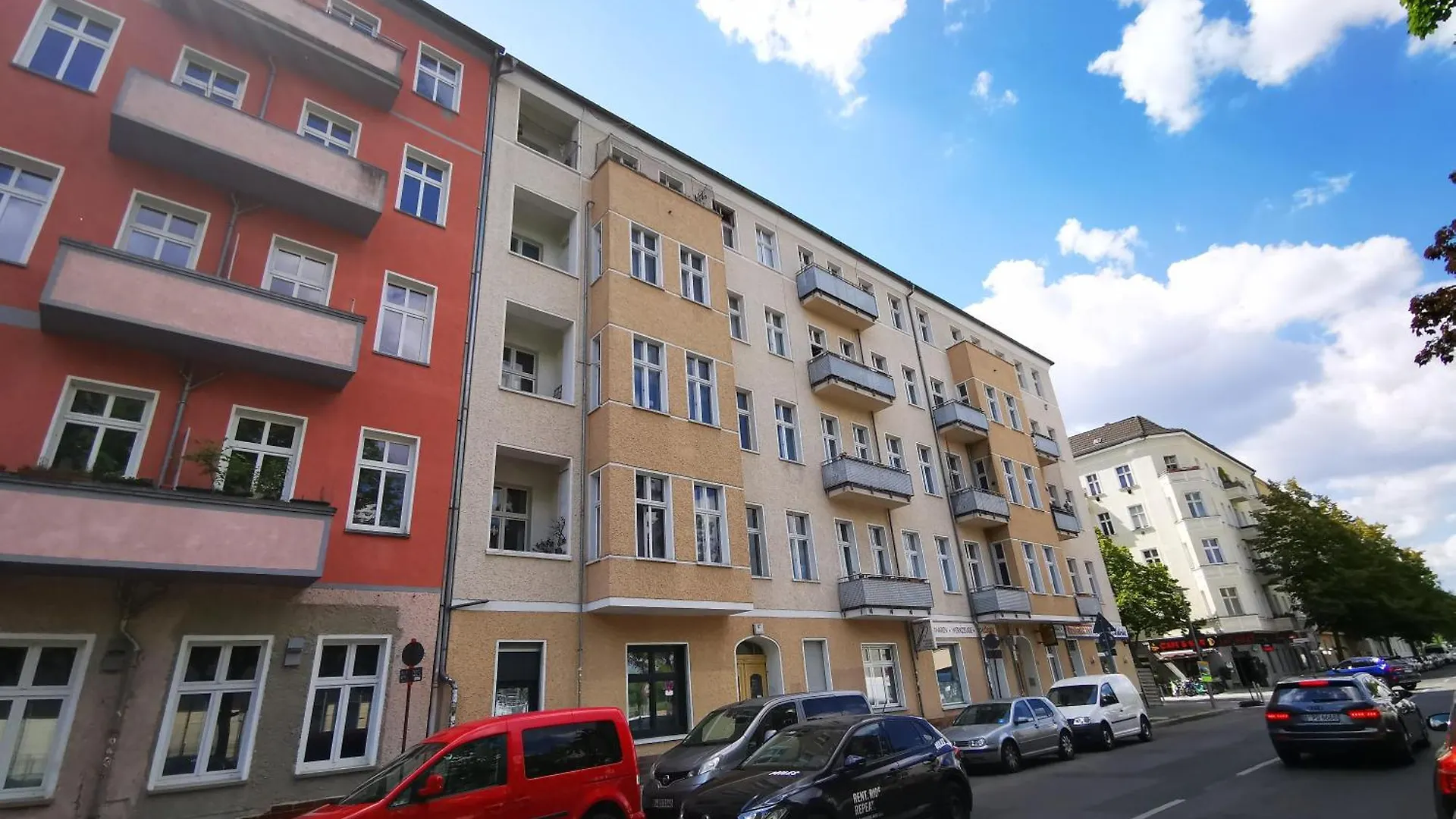 Conrad-B By Rockchair Apartments L Superhost Status L Super Flat, 3 Bedrooms 2 Bathrooms Welcomes You! Berlin