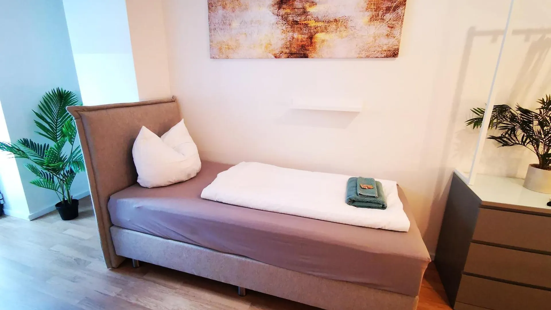 Conrad-B By Rockchair Apartments L Superhost Status L Super Flat, 3 Bedrooms 2 Bathrooms Welcomes You! Berlin