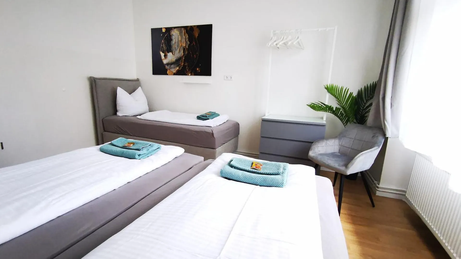 Conrad-B By Rockchair Apartments L Superhost Status L Super Flat, 3 Bedrooms 2 Bathrooms Welcomes You! Berlin