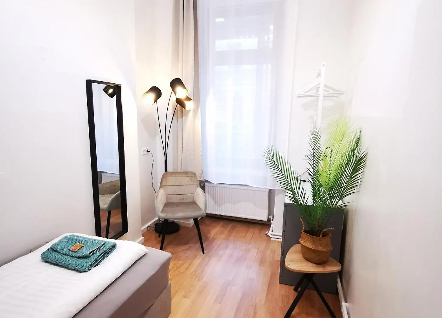 Conrad-B By Rockchair Apartments L Superhost Status L Super Flat, 3 Bedrooms 2 Bathrooms Welcomes You! Berlino