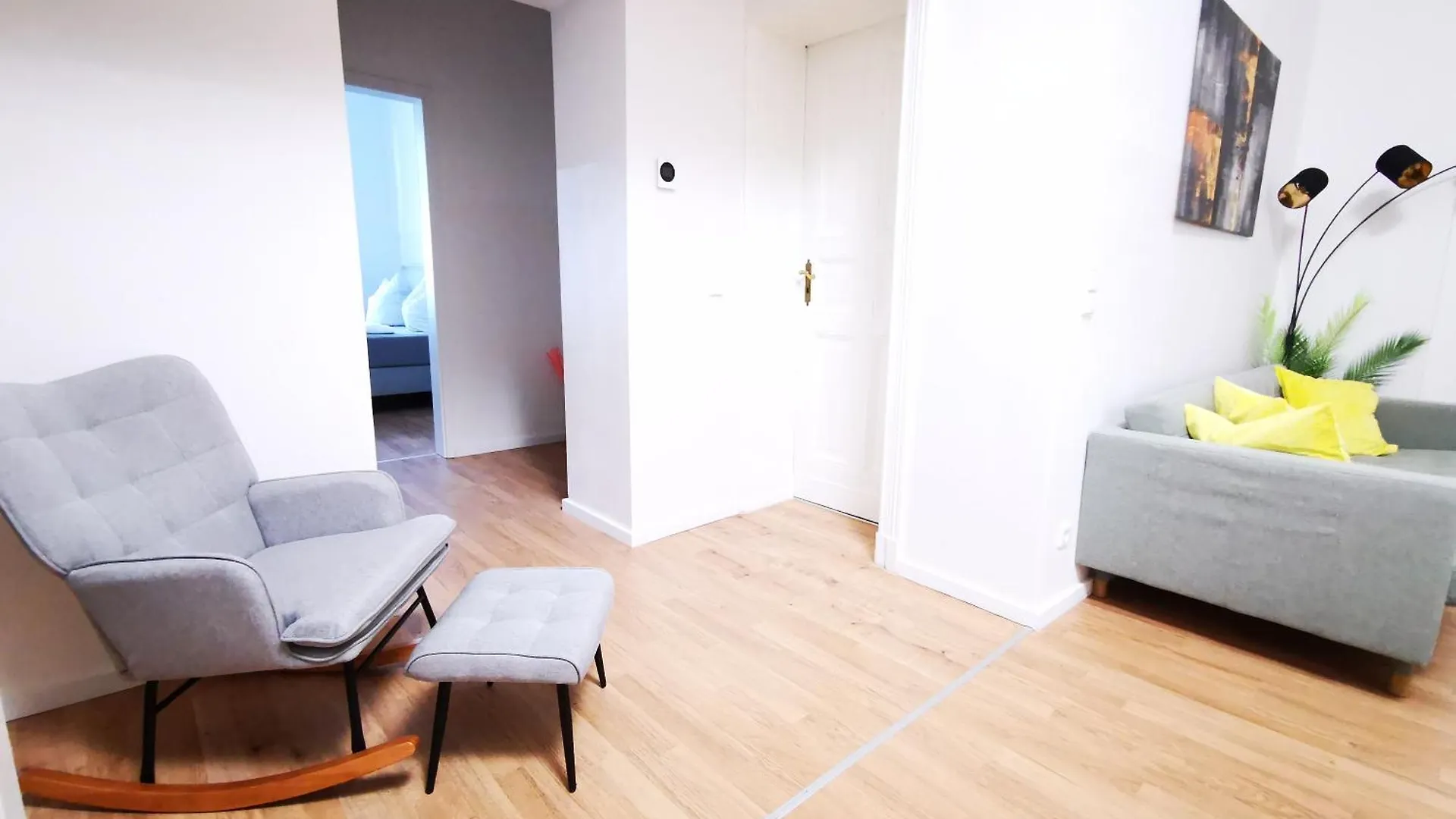Conrad-B By Rockchair Apartments L Superhost Status L Super Flat, 3 Bedrooms 2 Bathrooms Welcomes You! Berlino Germania