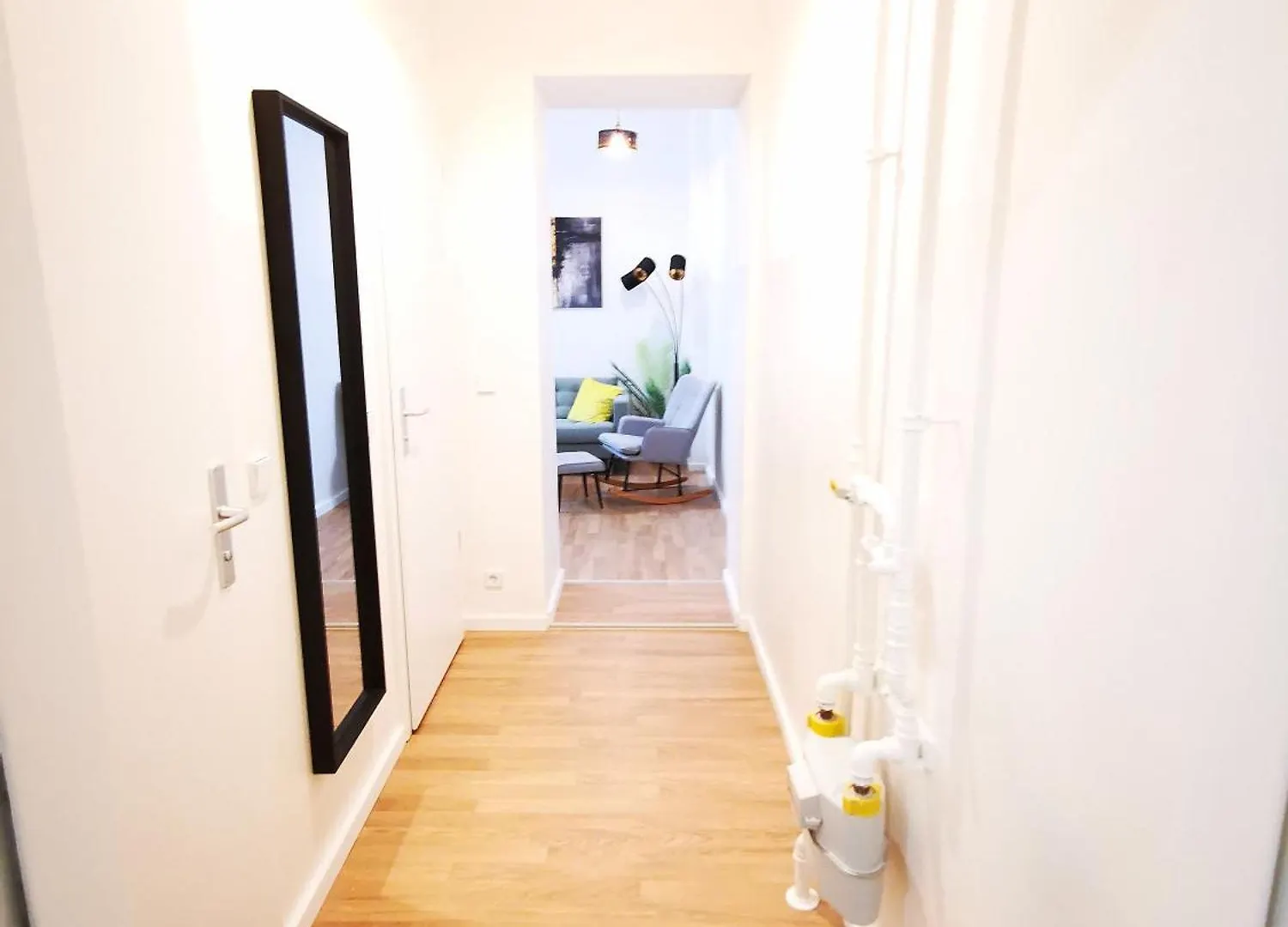 Conrad-B By Rockchair Apartments L Superhost Status L Super Flat, 3 Bedrooms 2 Bathrooms Welcomes You! Berlino