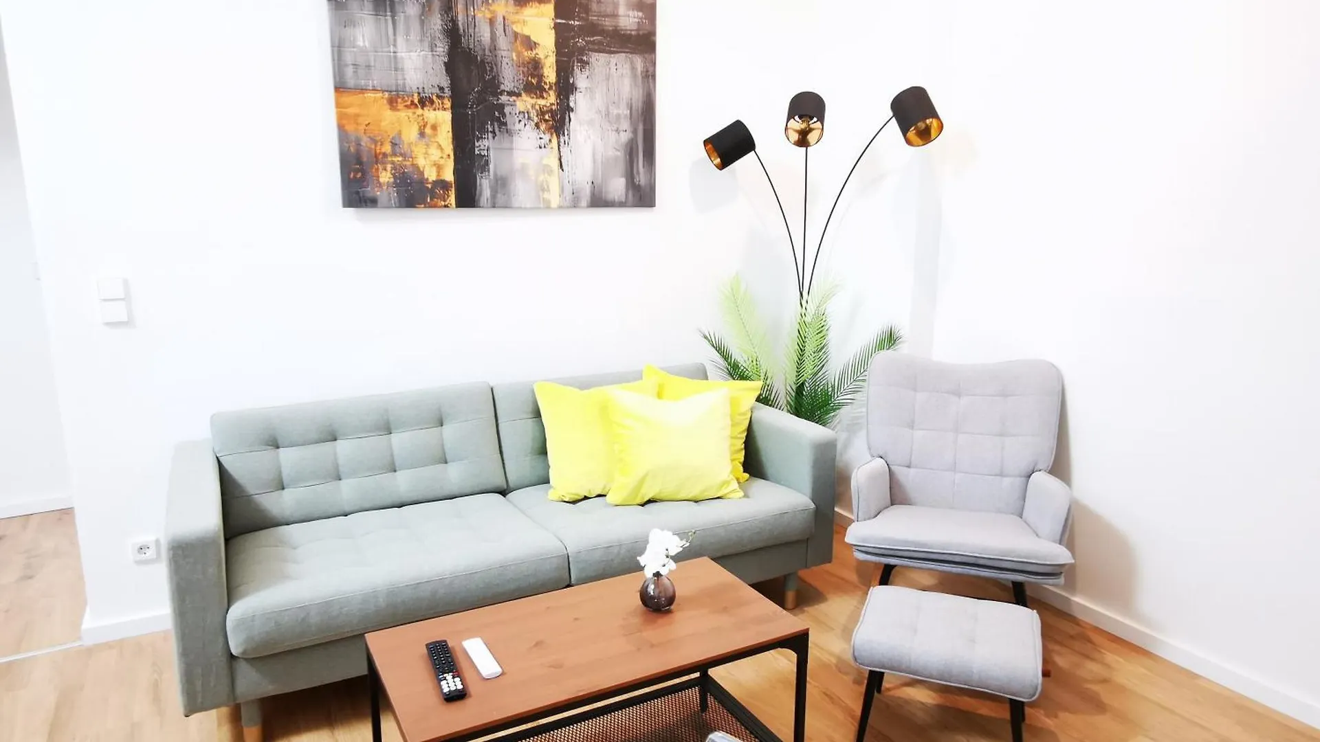Conrad-B By Rockchair Apartments L Superhost Status L Super Flat, 3 Bedrooms 2 Bathrooms Welcomes You! Berlino 0*,